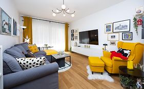 Apartment Sweet Cherry